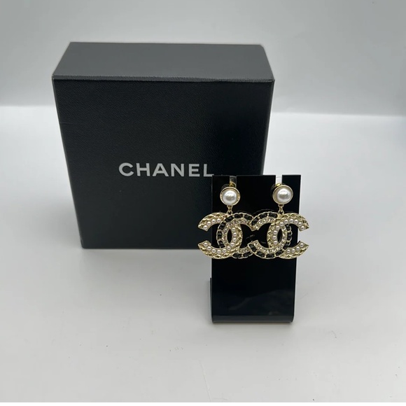 Super Rare Classic Chanel CC Logo Leather, Pearl & Crystal Drop Gold Earrings - Picture 1 of 4